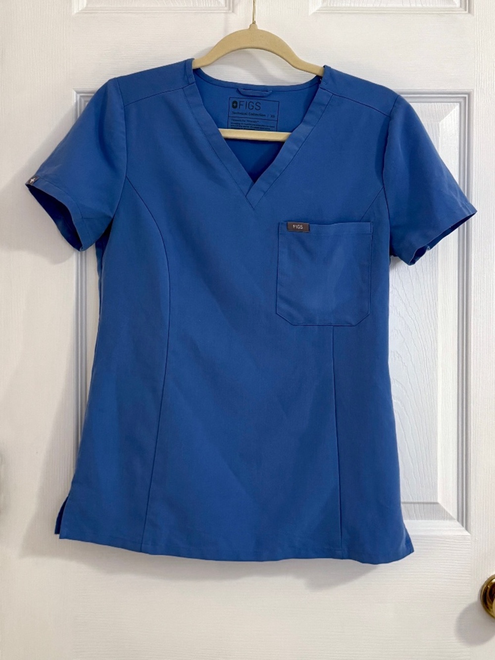 NWOT FIGS Catarina One-Pocket Scrub Top Ceil Blue XS